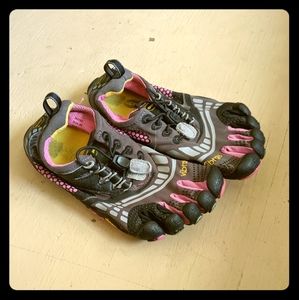 Five Finger Kids shoes.  Size 36 (5-5.5)